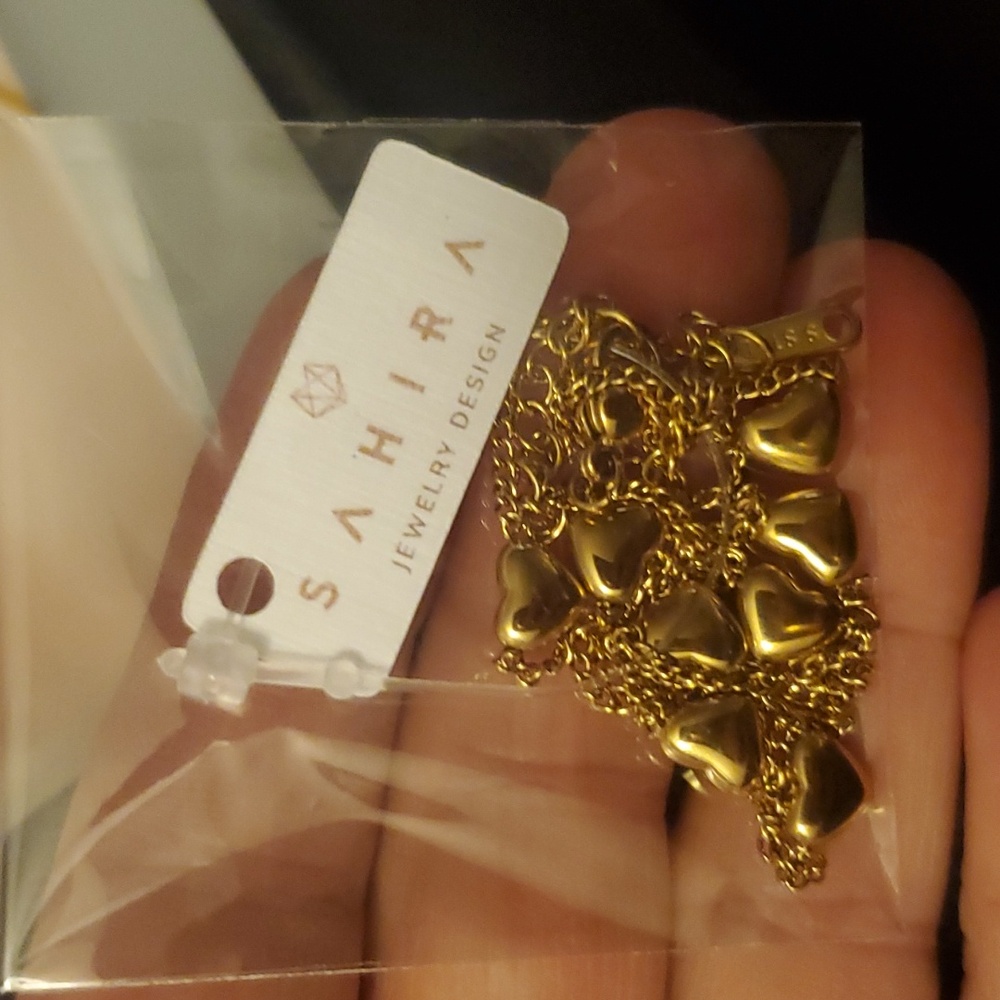 Sahira heart woman's necklace brand new